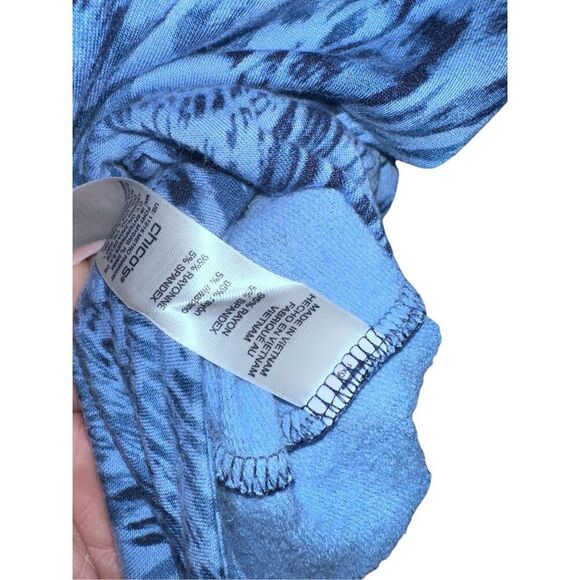Beautiful CHICO’S WEEKEND Chicos BLUE animal Print Long Sleeve rayon blend Jacke - Picture 6 of 9